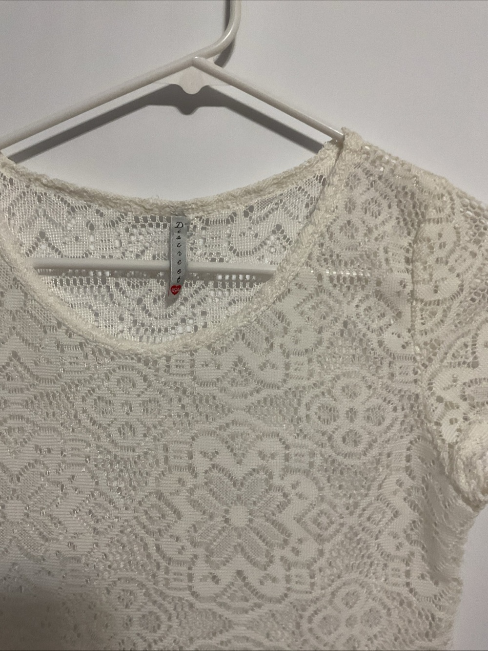 Discreet Cream Lace Crochet Short Sleeve Camisole